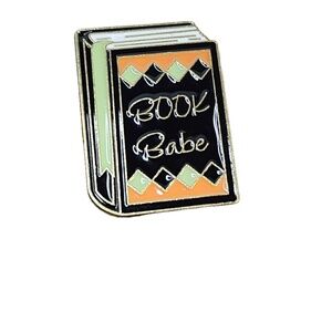 Book Babe Pin‎